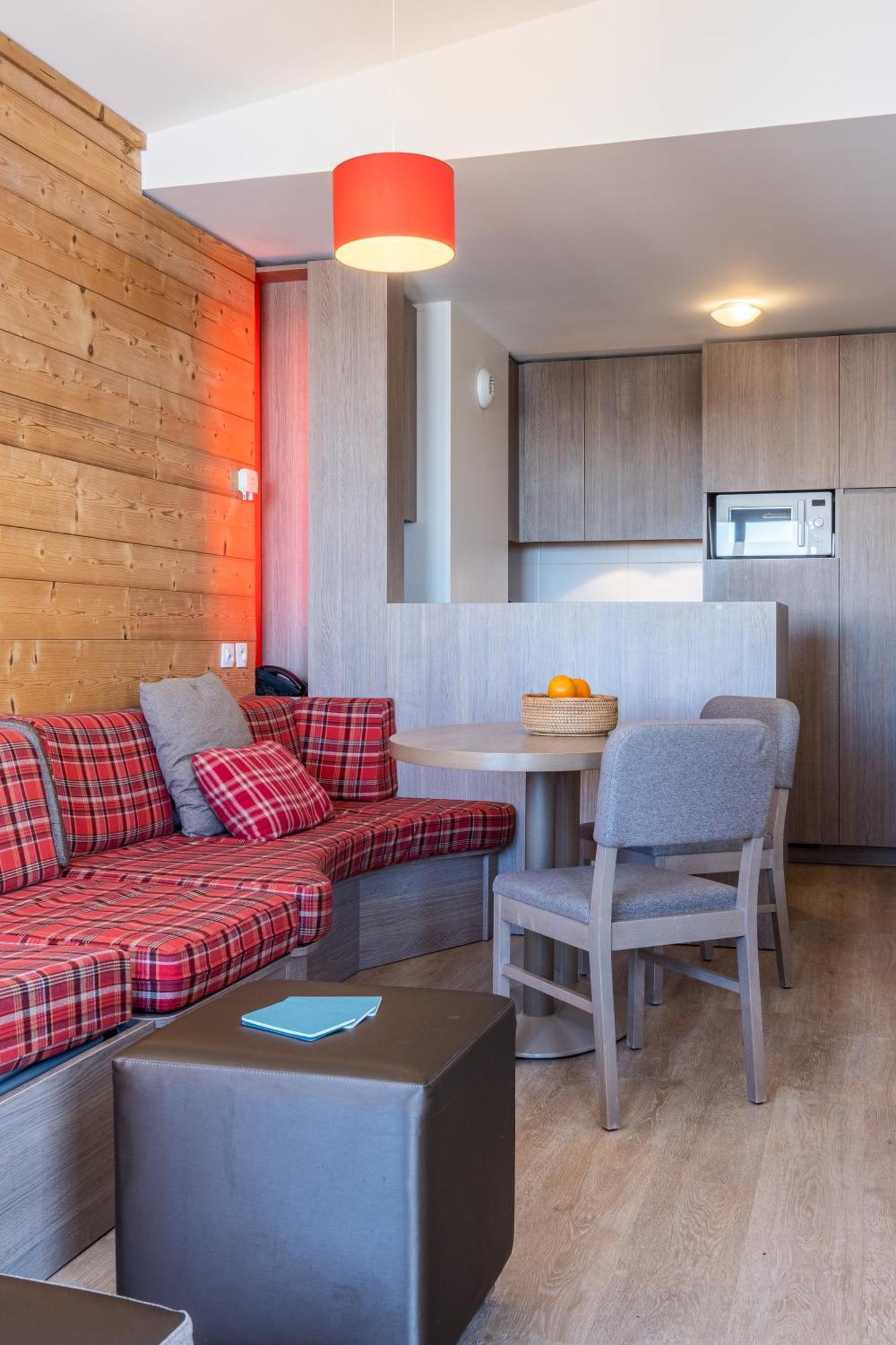 One-Bedroom Apartment Balcony Mountain View